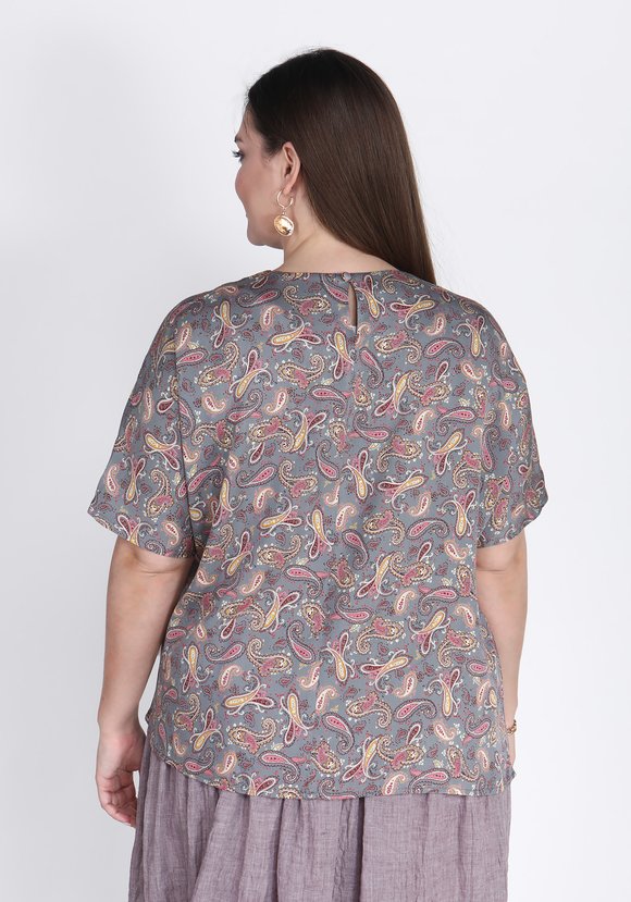 Блуза с принтом ПЕЙСЛИ и коротким рукавом шир.  580, рис. 3