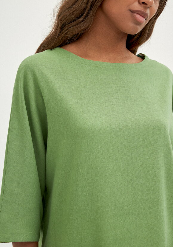 Блуза с контрастной внутренней отделкой шир.  580, рис. 13