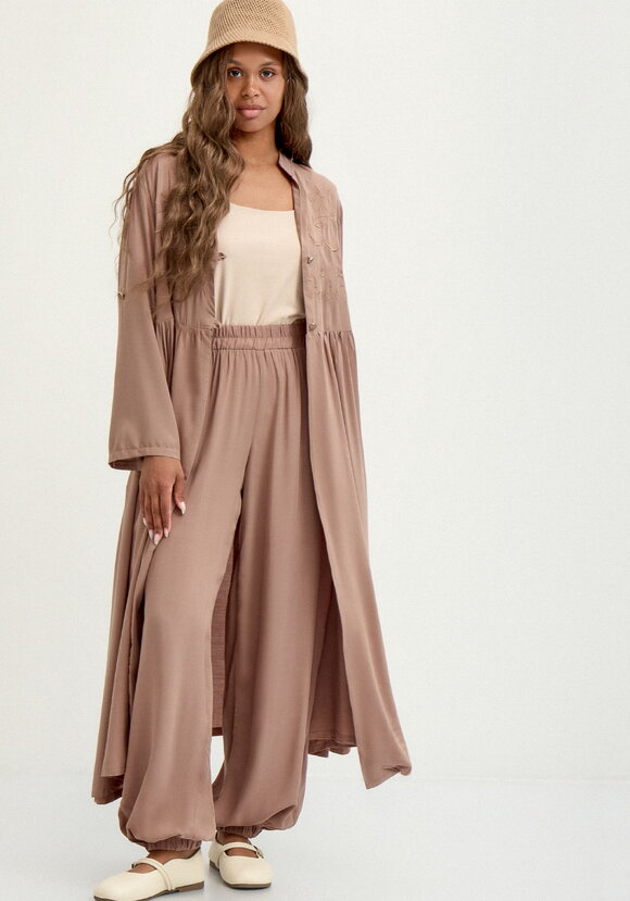 Брюки широкие с карманами на резинке по низу шир.  580, рис. 40