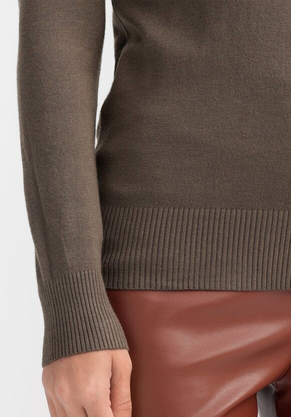 Водолазка Лея шир.  580, рис. 24