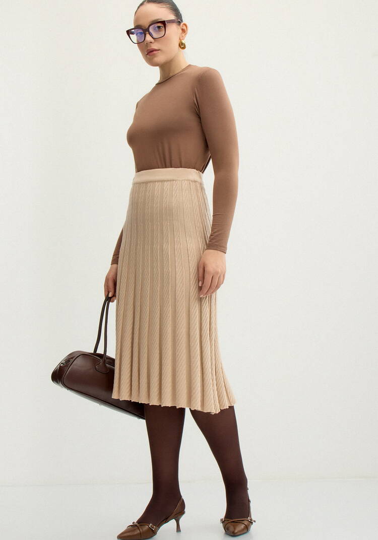 Юбка плиссе в вертикальную полоску шир.  750, рис. 22