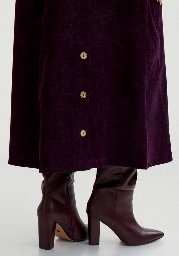 Юбка с декоративными пуговицами и клапаном шир.  580, рис. 6