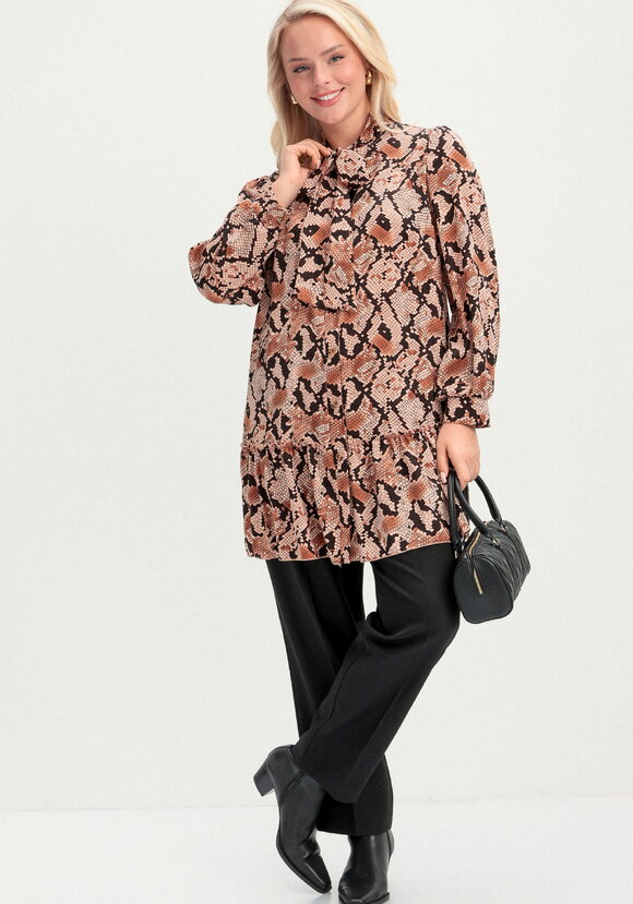 Туника свободного кроя с воланом по низу шир.  580, рис. 7