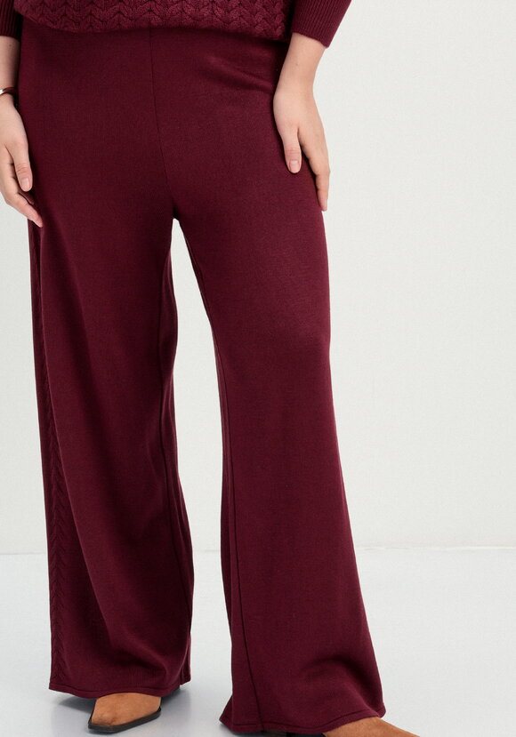 Брюки прямые свободной посадки с лампасами шир.  580, рис. 27