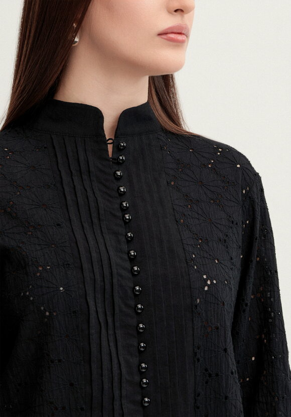 Блуза из шитья с жемчужными пуговицами шир.  580, рис. 5