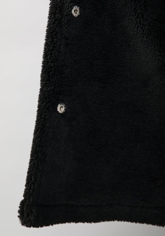 Жилет из экомеха с капюшоном шир.  580, рис. 17