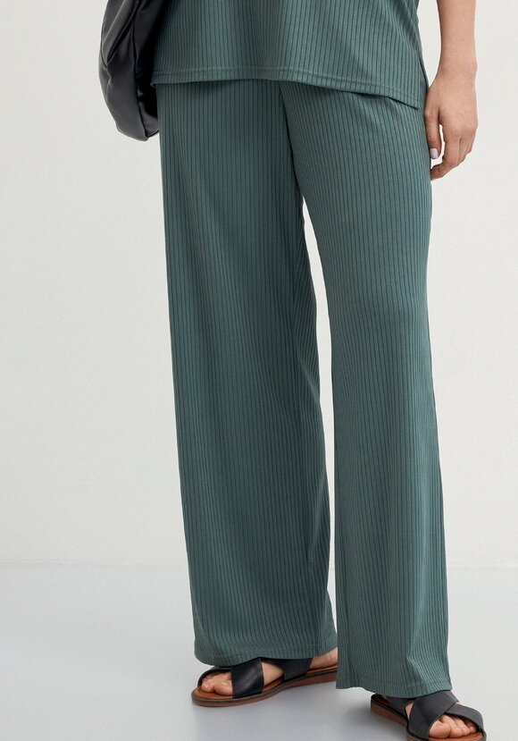 Брюки свободного кроя в рубчик шир.  580, рис. 2