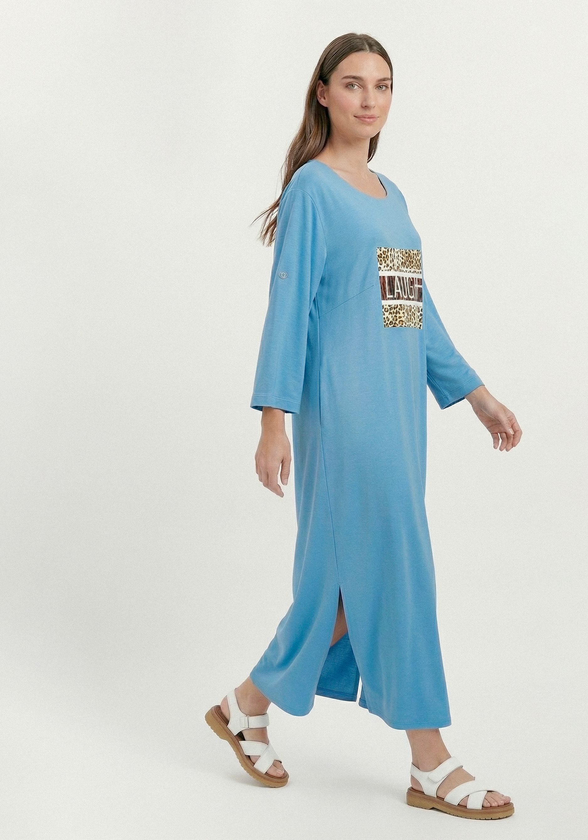 Платье прямое с лампасом и принтом 4499₽