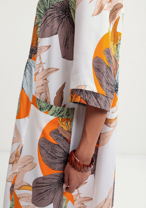 Платье из штапеля с тропическим принтом шир.  580, рис. 14