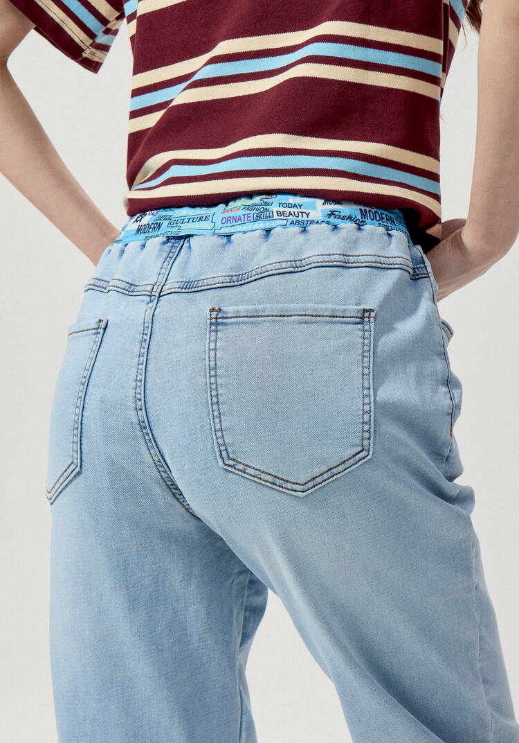 Джинсы с принтом по поясу шир.  750, рис. 23