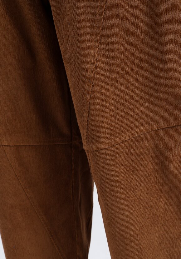 Брюки вельветовые с декоративной отстрочкой шир.  580, рис. 14