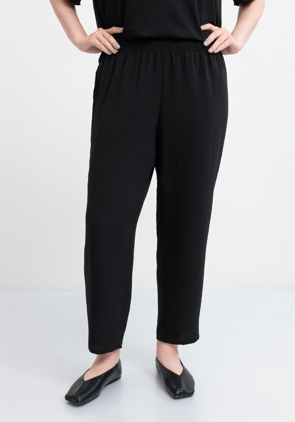 Костюм с брюками из легкой ткани шир.  580, рис. 21