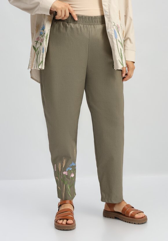 Брюки с вышивкой по низу шир.  580, рис. 27