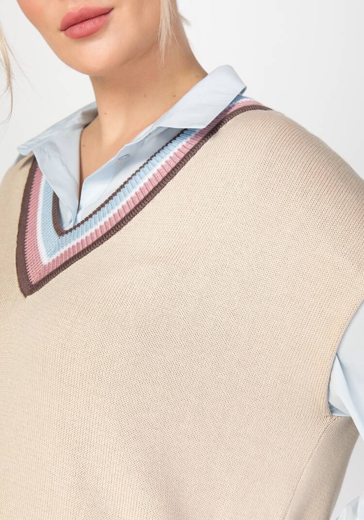 Жилет женский с яркими полосами по V вырезу шир.  750, рис. 16