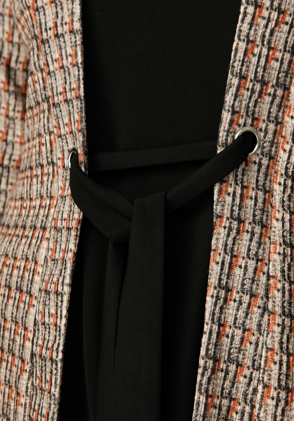 Платье с контрастными вставками и поясом шир.  580, рис. 4