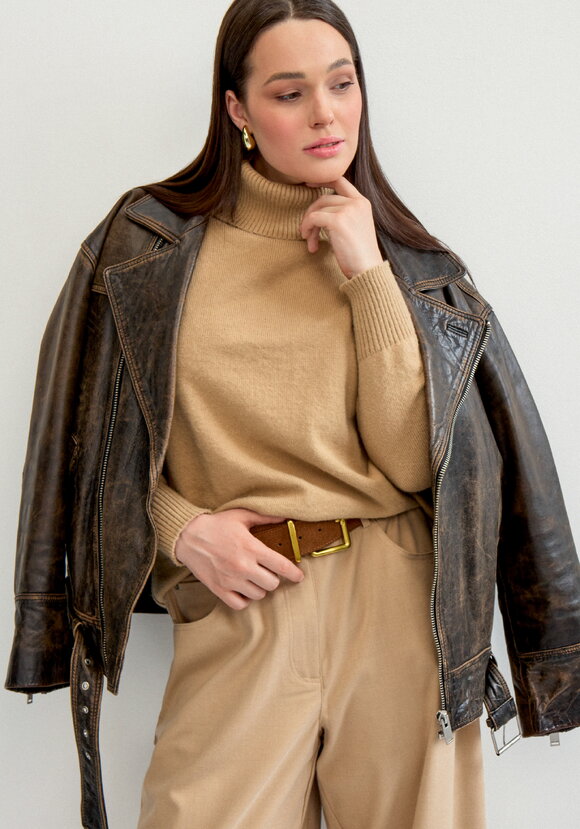 Свитер с объемным воротом шир.  580, рис. 7