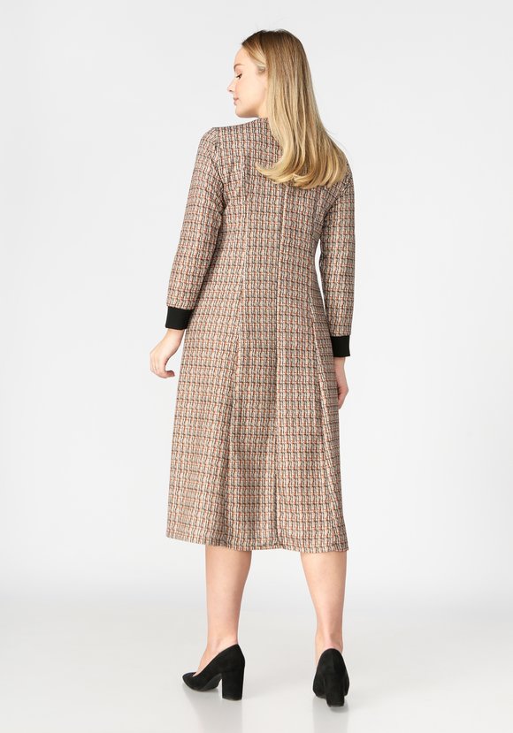 Платье с контрастными вставками и поясом шир.  580, рис. 2