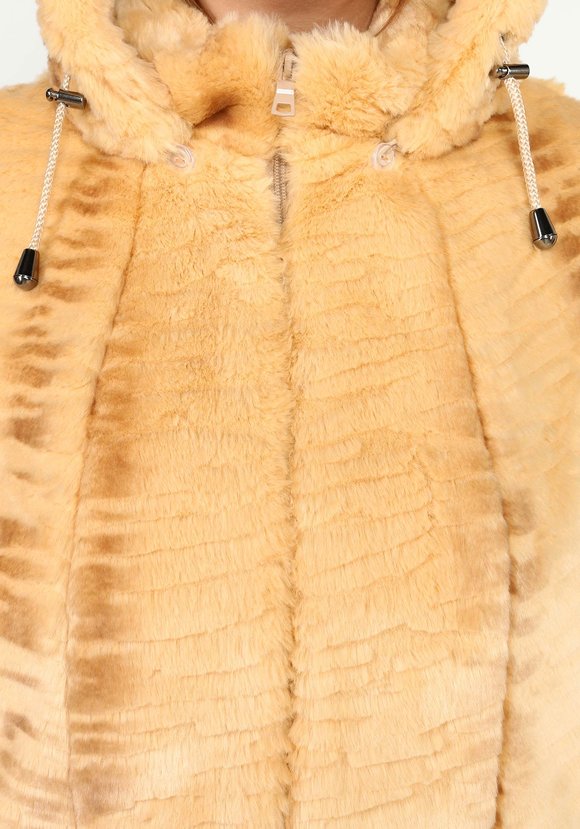 Шуба на молнии из эко-меха с капюшоном шир.  580, рис. 5