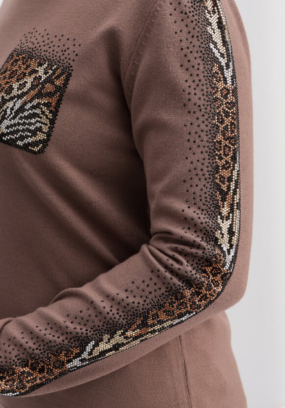 Джемпер с лампасами и карманом из страз шир.  580, рис. 6