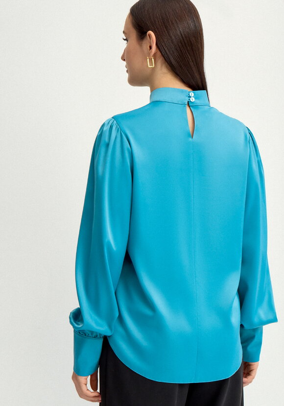 Блуза шелковая с пуговицами на вороте шир.  580, рис. 16