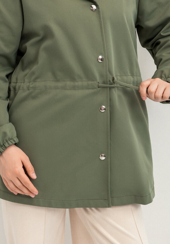 Ветровка с капюшоном и талии на кулиске шир.  580, рис. 13