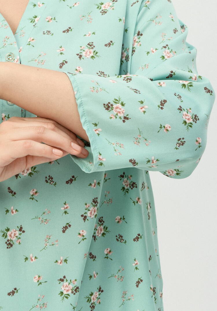 Блуза на пуговицах и разрезами по бокам шир.  750, рис. 15