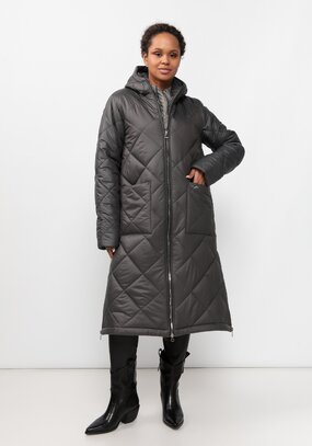 Пальто стеганое с боковыми разрезами