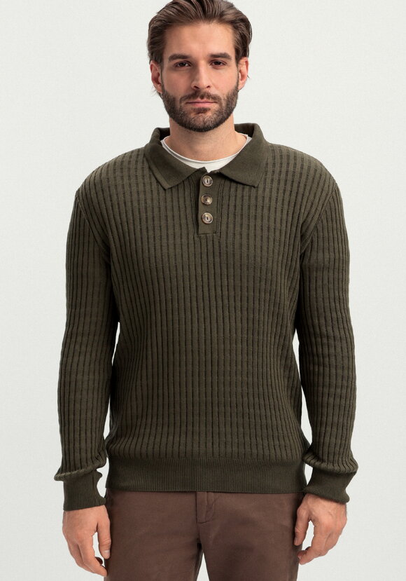 Джемпер с воротником-поло на пуговицах шир.  580, рис. 13