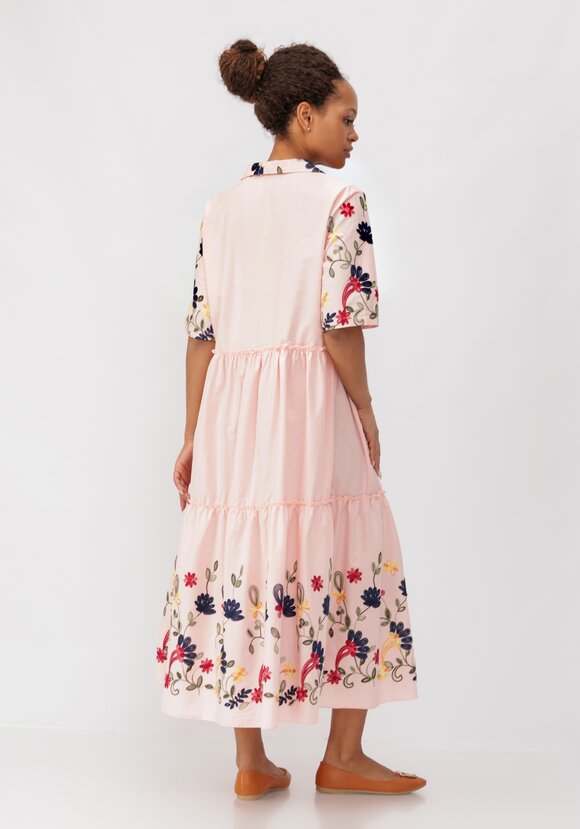 Платье ярусное с цветочной вышивкой шир.  580, рис. 15