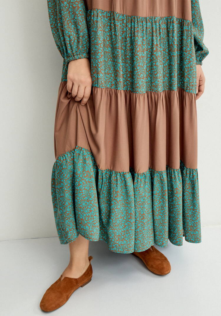 Платье с ярусами и V-образным вырезом шир.  750, рис. 30