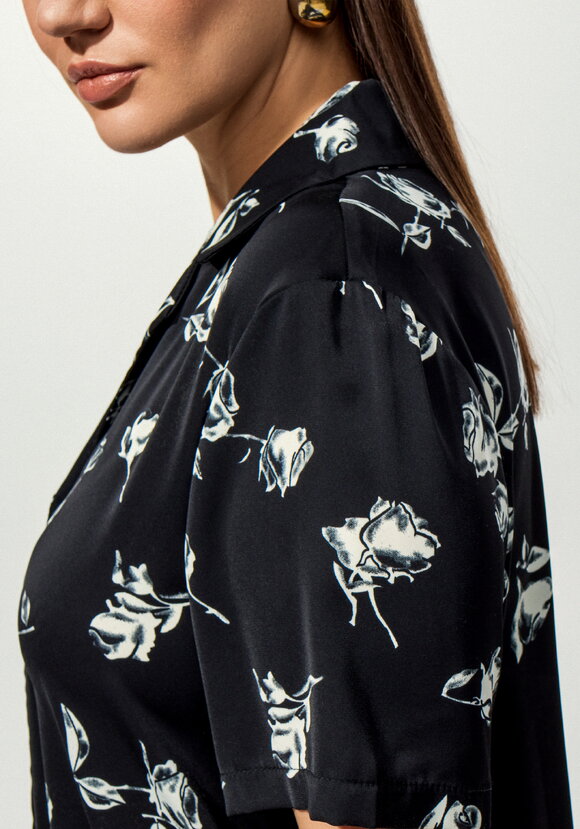 Блуза с отложным воротником в цветочек шир.  580, рис. 6