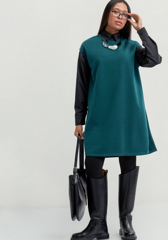 Жилет из трикотажа с фактурным рисунком шир.  580, рис. 16