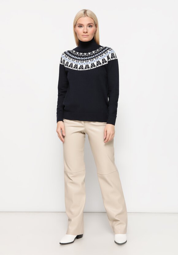 Джемпер с орнаментом на груди шир.  580, рис. 8