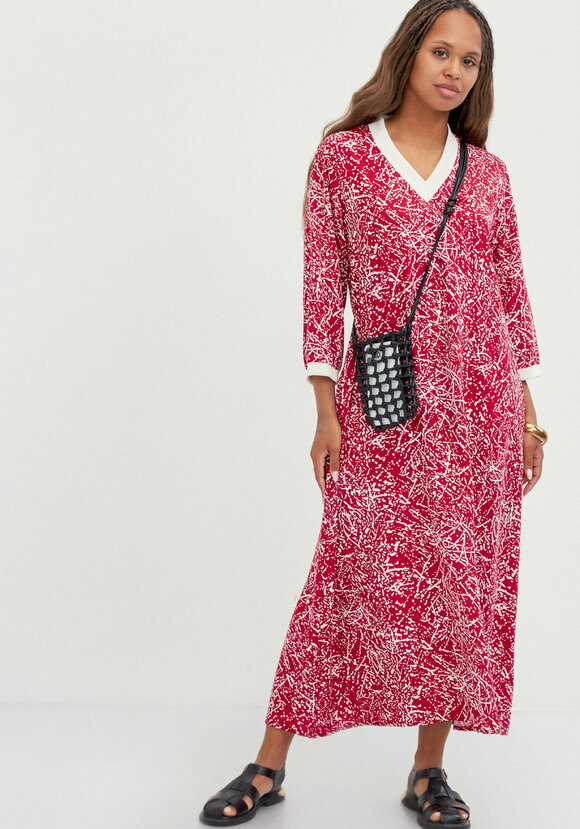 Платье А-силуэта с контрастной отделкой шир.  580, рис. 16