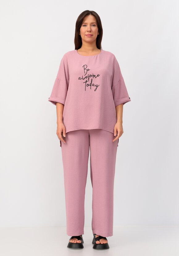 Костюм: брюки и блуза с лаконичным принтом шир.  580, рис. 45