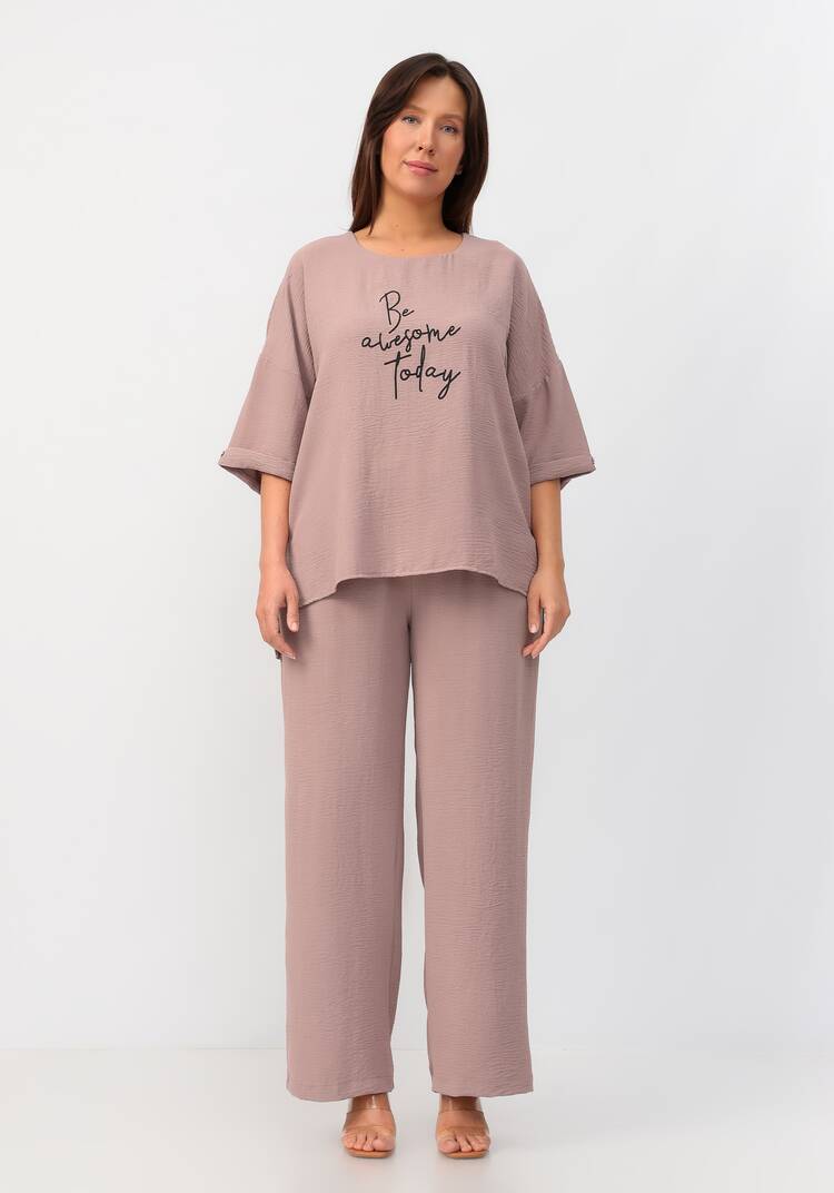 Костюм: брюки и блуза с лаконичным принтом шир.  750, рис. 35