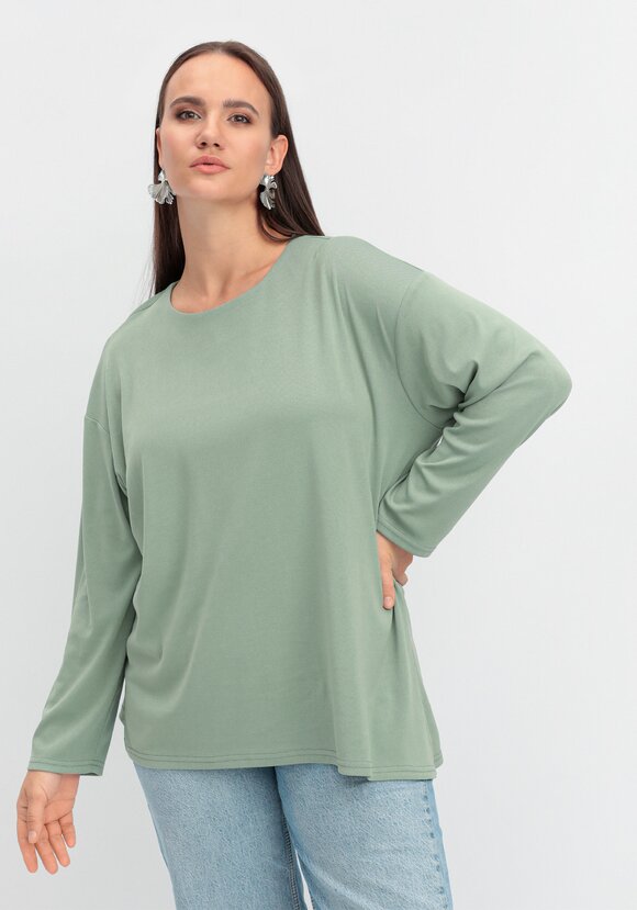 Лонгслив с асимметричным низом шир.  580, рис. 17