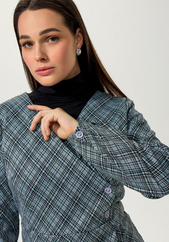 Платье в клетку прямого кроя на запах шир.  580, рис. 9