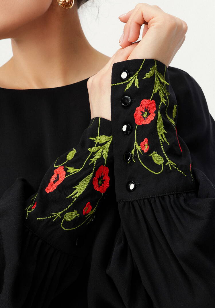 Блуза с цветочной вышивкой на манжетах шир.  750, рис. 5