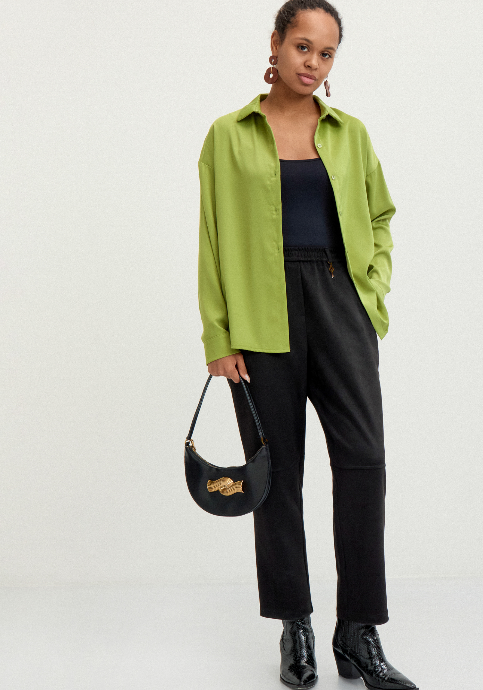 Брюки из замши прямые на резинке по поясу