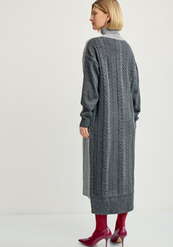 Платье двухцветное с фактурным рисунком шир.  580, рис. 9