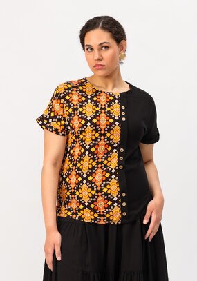 Блуза с асимметричной вставкой