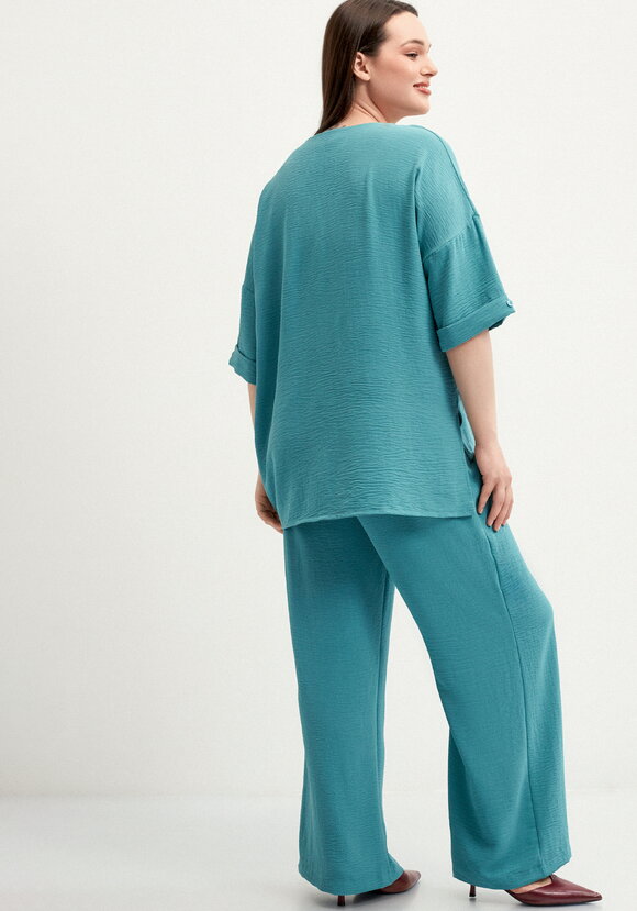 Костюм брючный с лаконичным принтом шир.  580, рис. 13