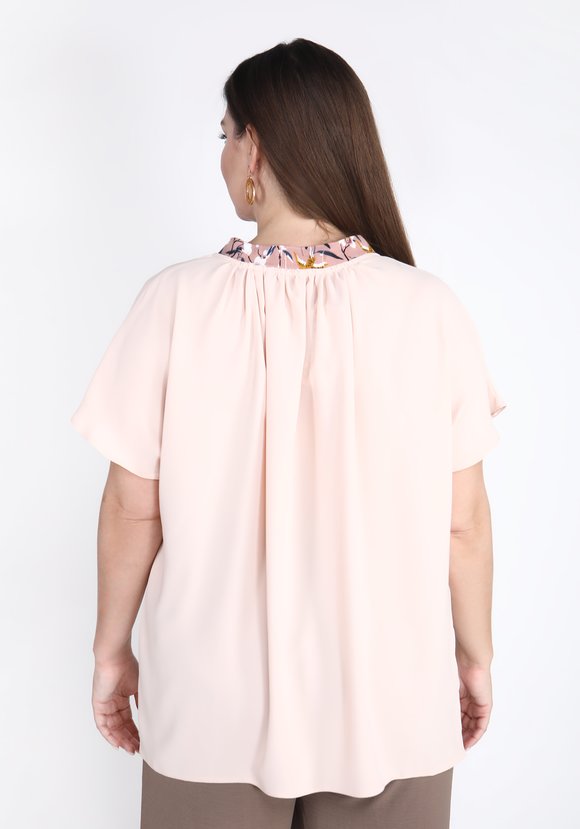 Блуза с окантовкой на вороте шир.  580, рис. 3