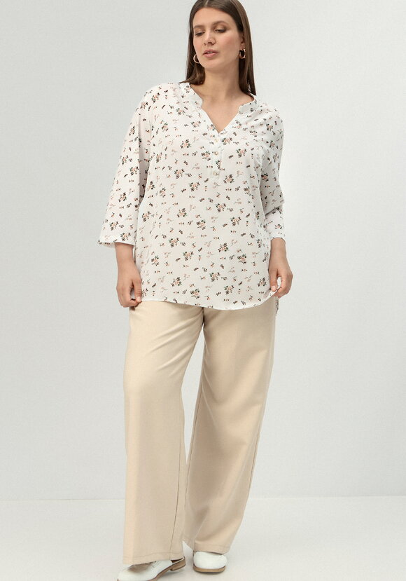 Блуза на пуговицах и разрезами по бокам шир.  580, рис. 2