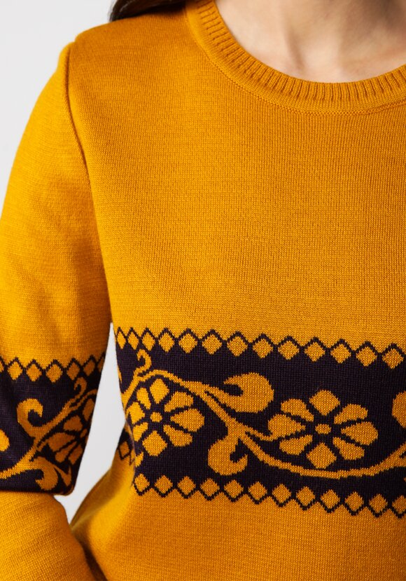 Джемпер женский с рисунком по груди и рукавам шир.  580, рис. 12