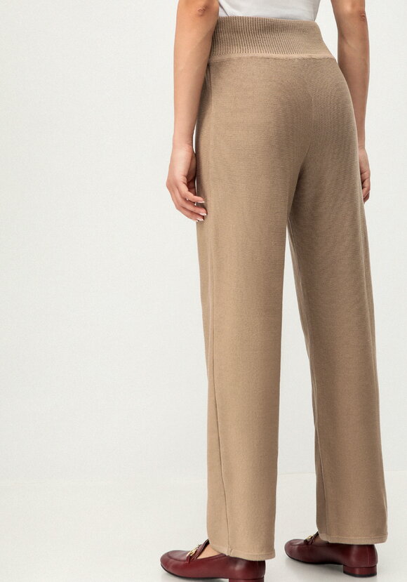 Брюки свободного кроя со стрелками шир.  580, рис. 21