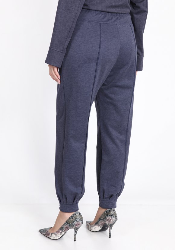 Брюки на кокетке с фигурными манжетами шир.  580, рис. 5