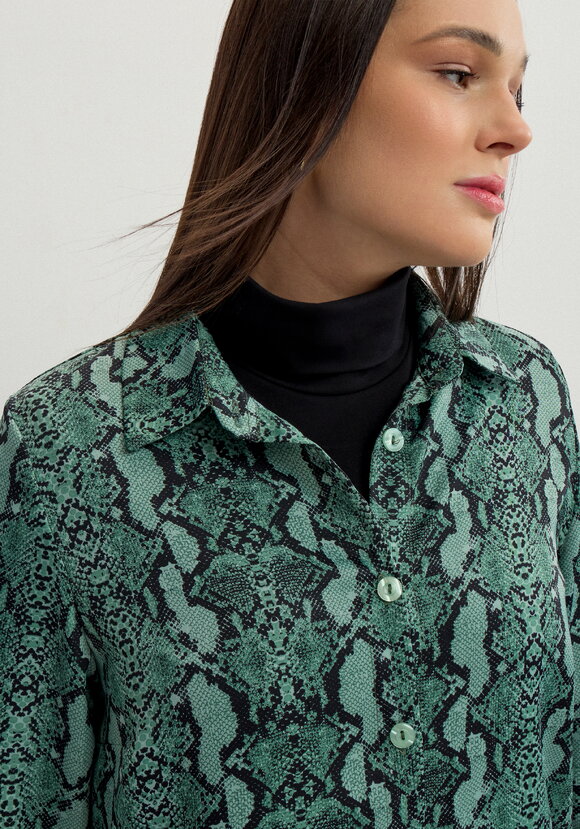 Рубашка удлинённая с анималистичным принтом шир.  580, рис. 17
