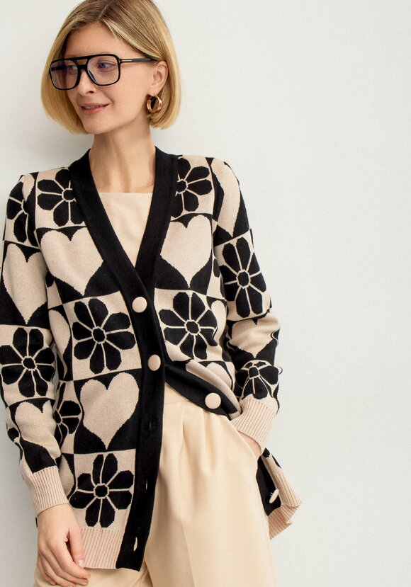 Кардиган прямой на пуговицах с рисунком шир.  580, рис. 7